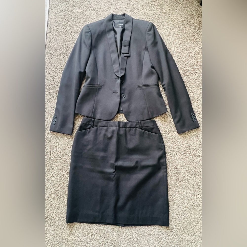 Elegant Black Women's Blazer and Skirt Set